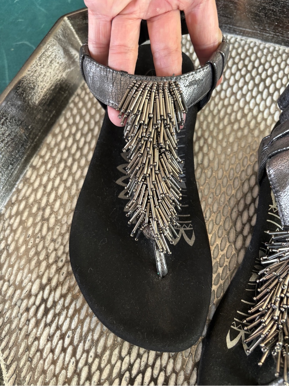 Aetrex Portia Pewter Metallic Fringe Beaded Orthotic Sandals Sz 5.5 - Picture 4 of 9